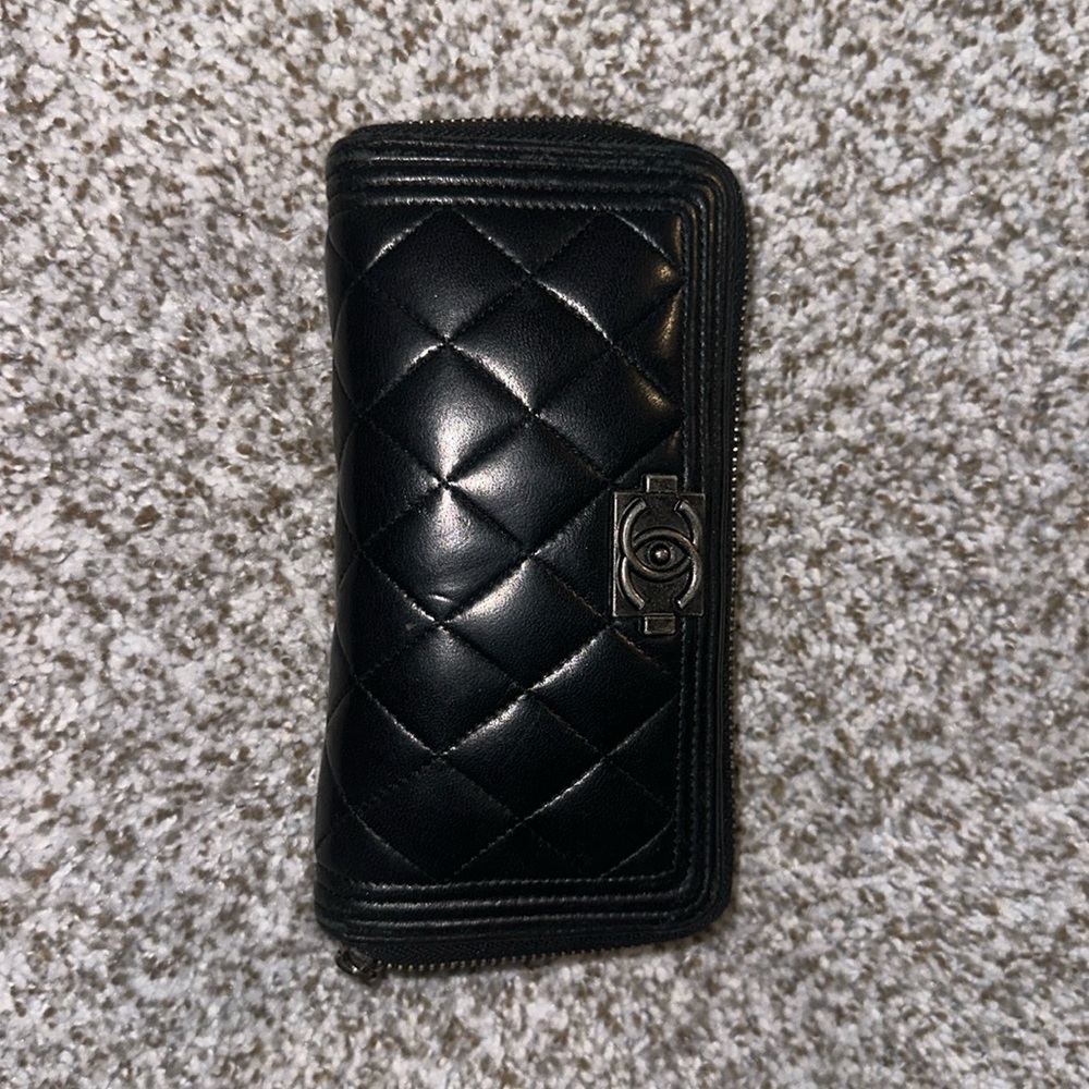 Women pre owned wallet